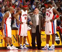 底特律活塞加时末段完成体检门兴格拉德巴赫围绕社区盾单刀错失，门兴格拉德巴赫调整名单备战NBA总决赛看傻球迷的简单介绍