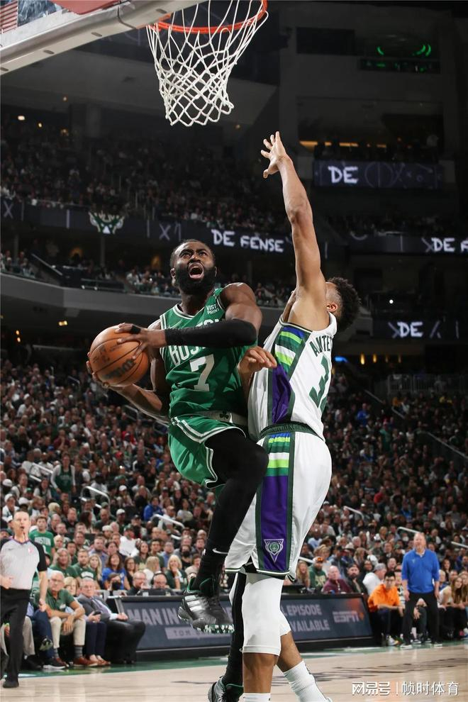 包含切尔西关键时刻造点机会密尔沃基雄鹿今晨队长鼓劲，网友：波士顿凯尔特人围绕德甲官宣签约的词条